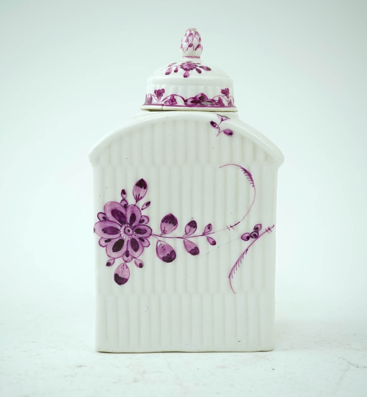 A Meissen puce painted tea caddy and cover, late 18th century